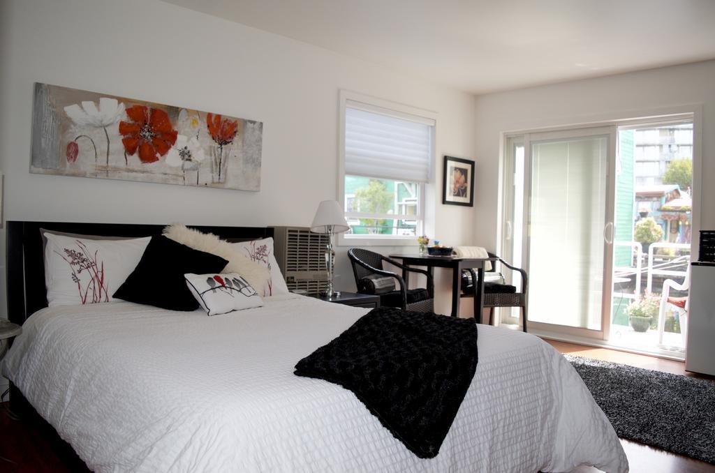 A Float Home B&B In Fisherman'S Wharf Victoria Exterior foto
